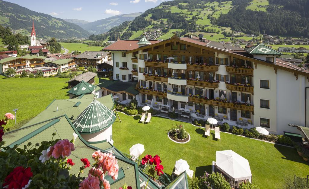 Hotel Neue Post 4*