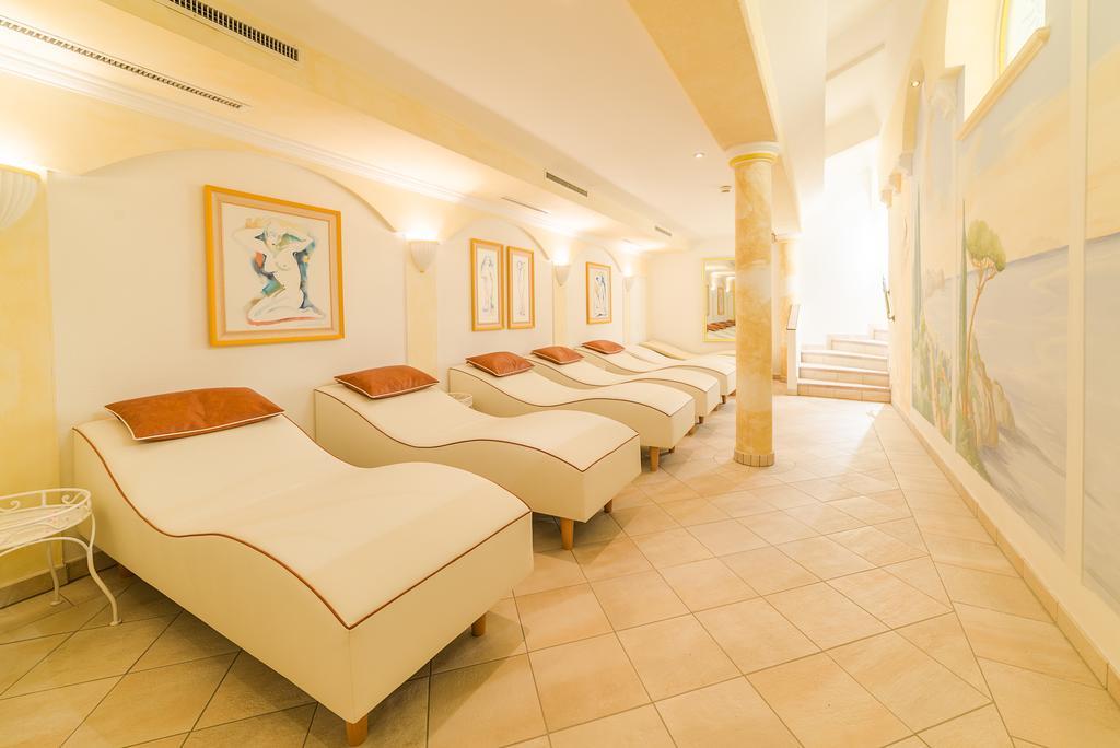 Neue Post Hotel 4*