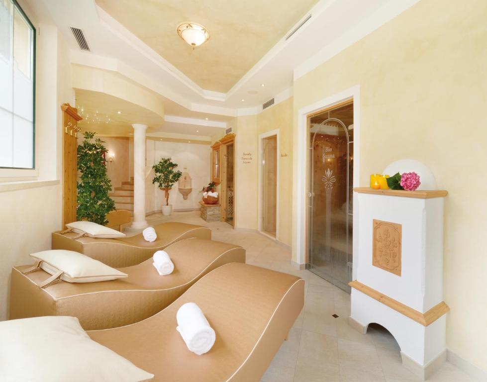 Neue Post Hotel 4*